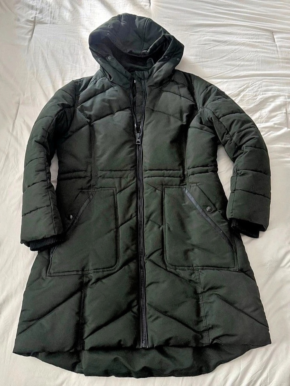 GUESS Women's Puffer Coat in Green Large Like New
